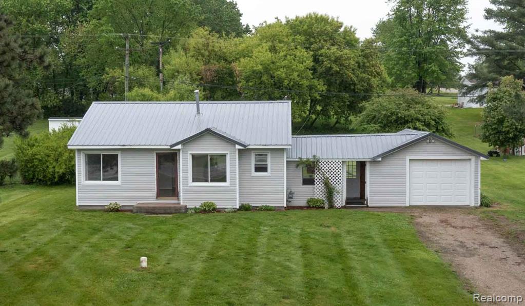 968 North Wilder Road Lapeer, MI 48446 - Photo 1 of 31
