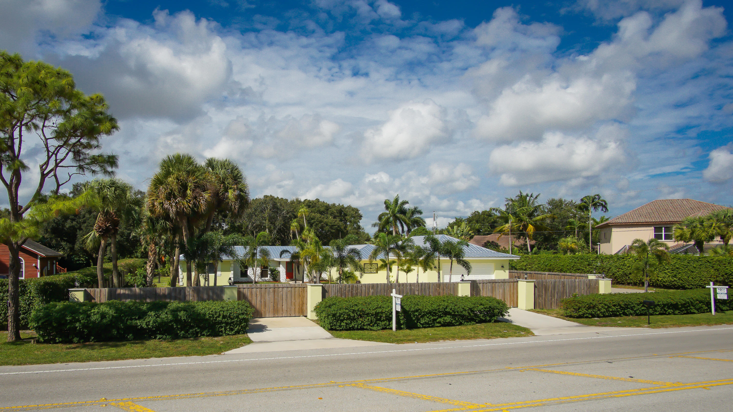 13387 Barwick Road Delray Beach, FL 33445 - Photo 10 of 28 a view of a fountain in front of a building