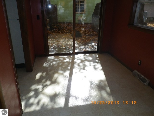 176 Clinton Street Crystal, MI 48818 - Photo 25 of 26 1778113-24.JPG