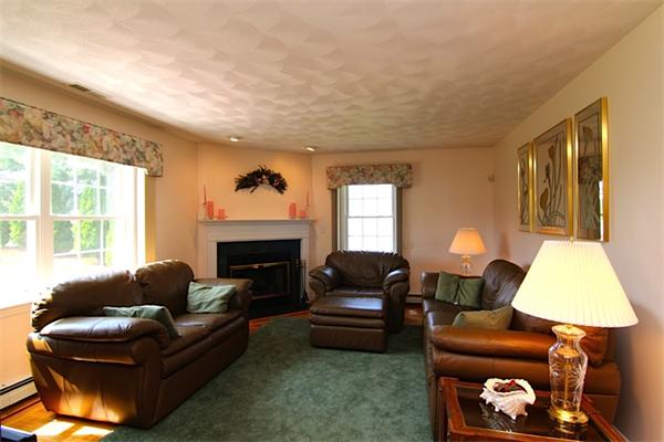 14 Hall Road Stoneham, MA 02180 - Photo 9 of 20 Gallery Image 9