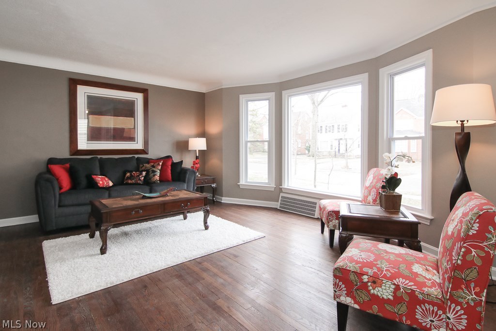 1147 Pennfield Road Cleveland, OH 44121 - Photo 3 of 35
