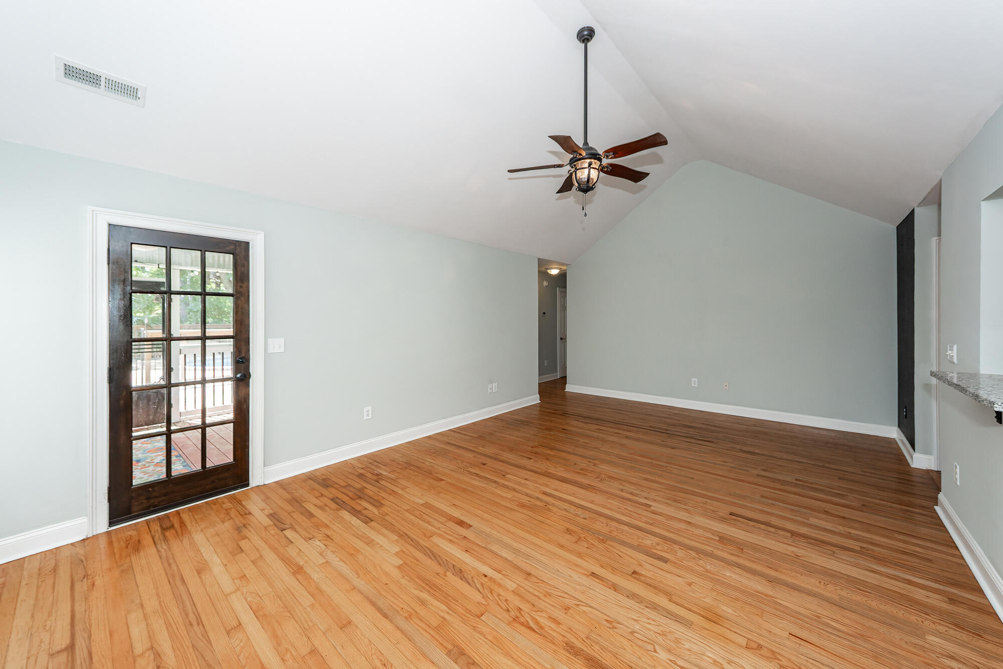 1333 Mapleton Avenue Charleston, SC 29412 - Photo 7 of 56 07