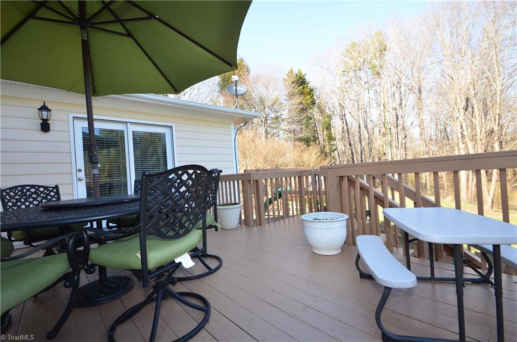 4121 Hawksmoore Road Winston-Salem, NC 27106 - Photo 21 of 25 Large deck