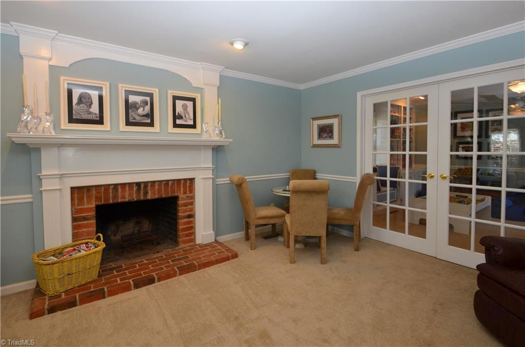 4121 Hawksmoore Road Winston-Salem, NC 27106 - Photo 4 of 25 Living room