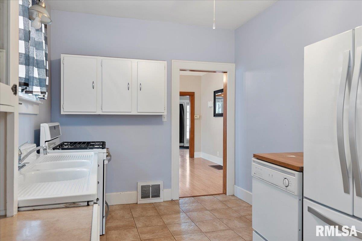 2014 Holmes Avenue Springfield, IL 62704 - Photo 11 of 28