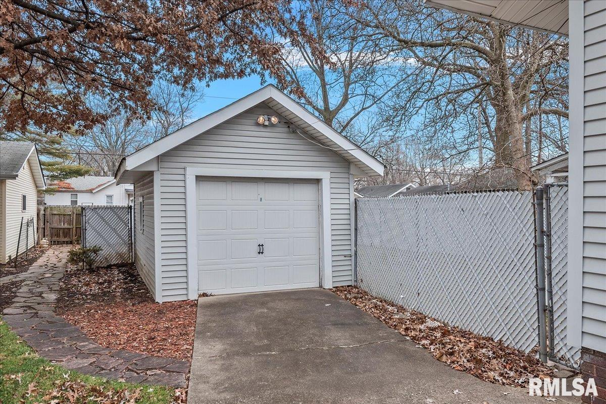 2014 Holmes Avenue Springfield, IL 62704 - Photo 21 of 28