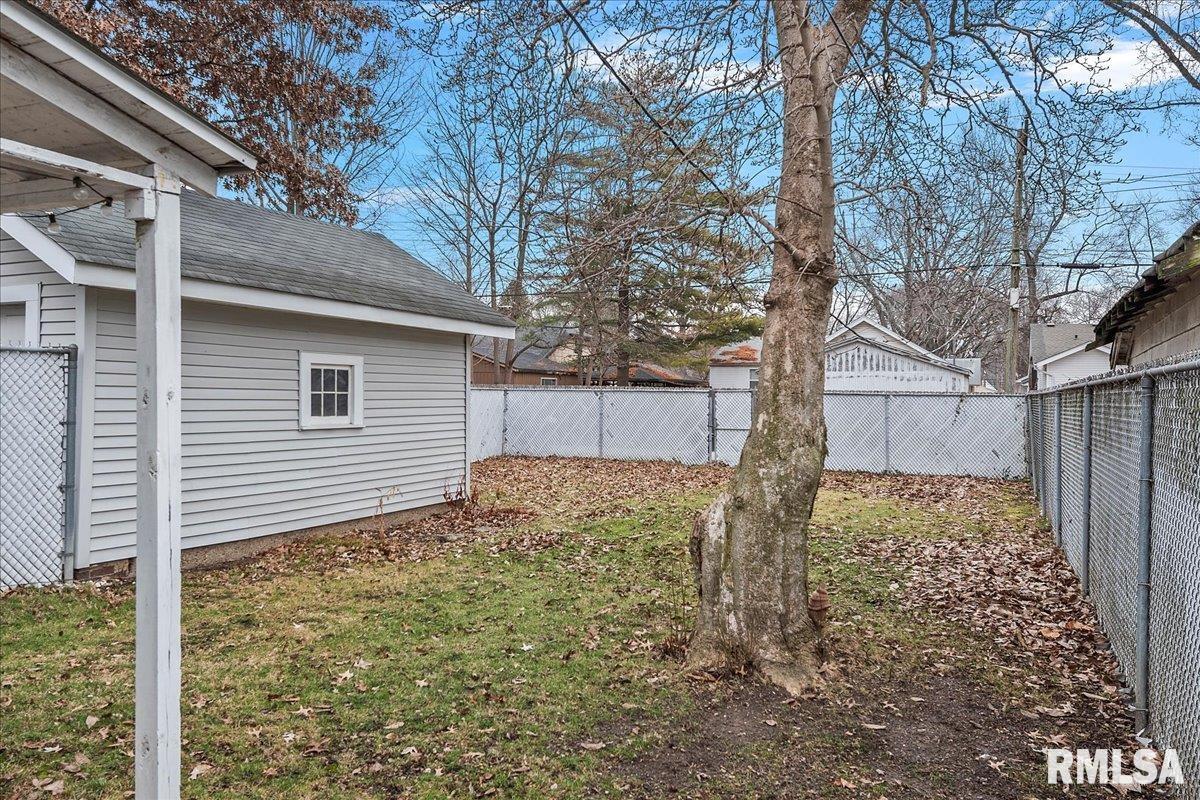 2014 Holmes Avenue Springfield, IL 62704 - Photo 22 of 28
