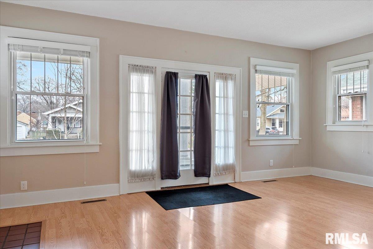 2014 Holmes Avenue Springfield, IL 62704 - Photo 3 of 28