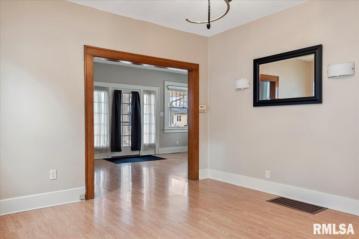 2014 Holmes Avenue Springfield, IL 62704 - Photo 8 of 28