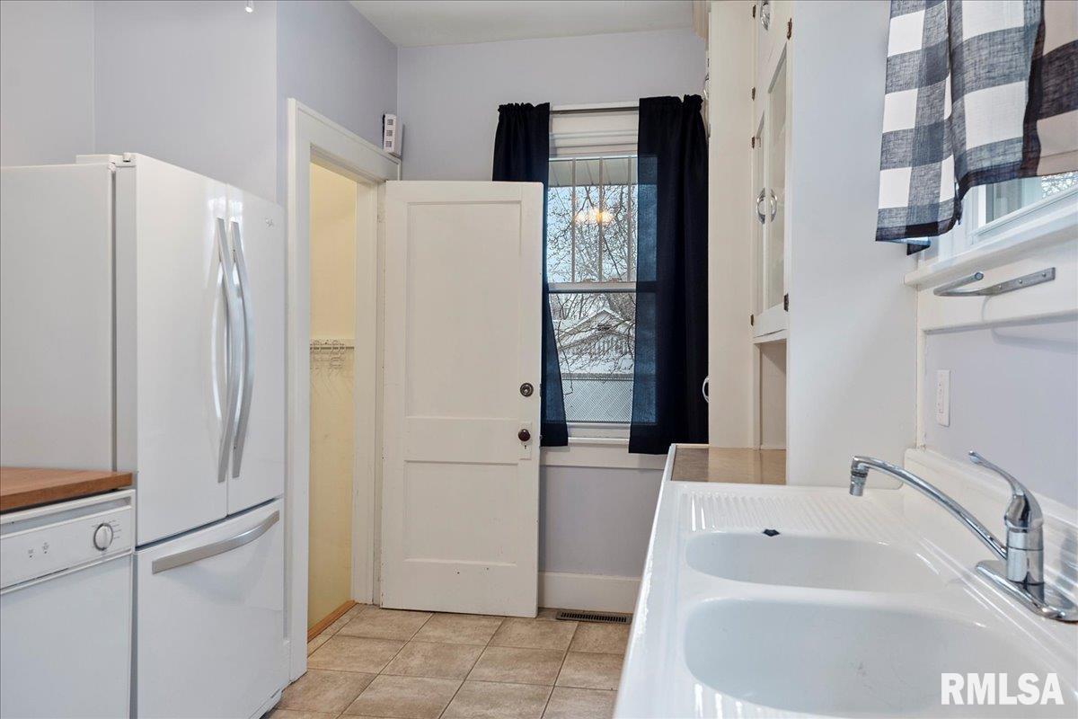 2014 Holmes Avenue Springfield, IL 62704 - Photo 10 of 28