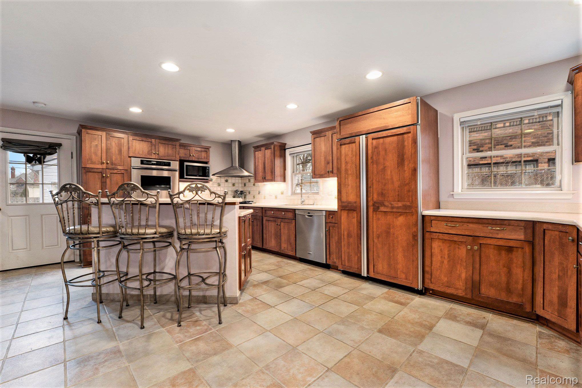 1700 Prestwick Road Grosse Pointe, MI 48236 - Photo 7 of 35 Gallery Image 7