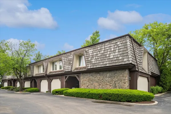 $410,000 | 1617 Winnetka Road, Unit 1617, Glenview, IL 60025