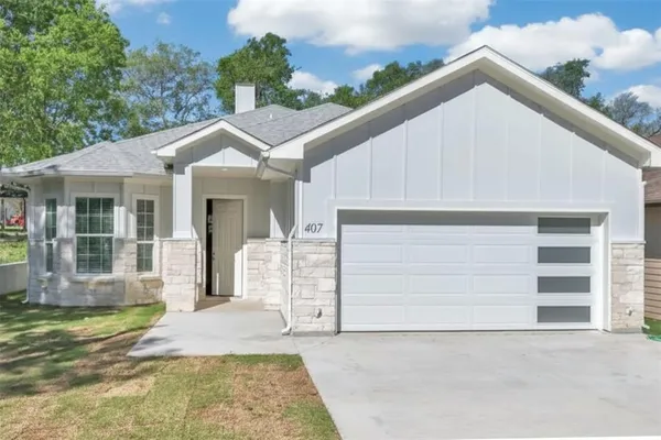 $279,000 | 407 Henderson Street, Bonham, TX 75418