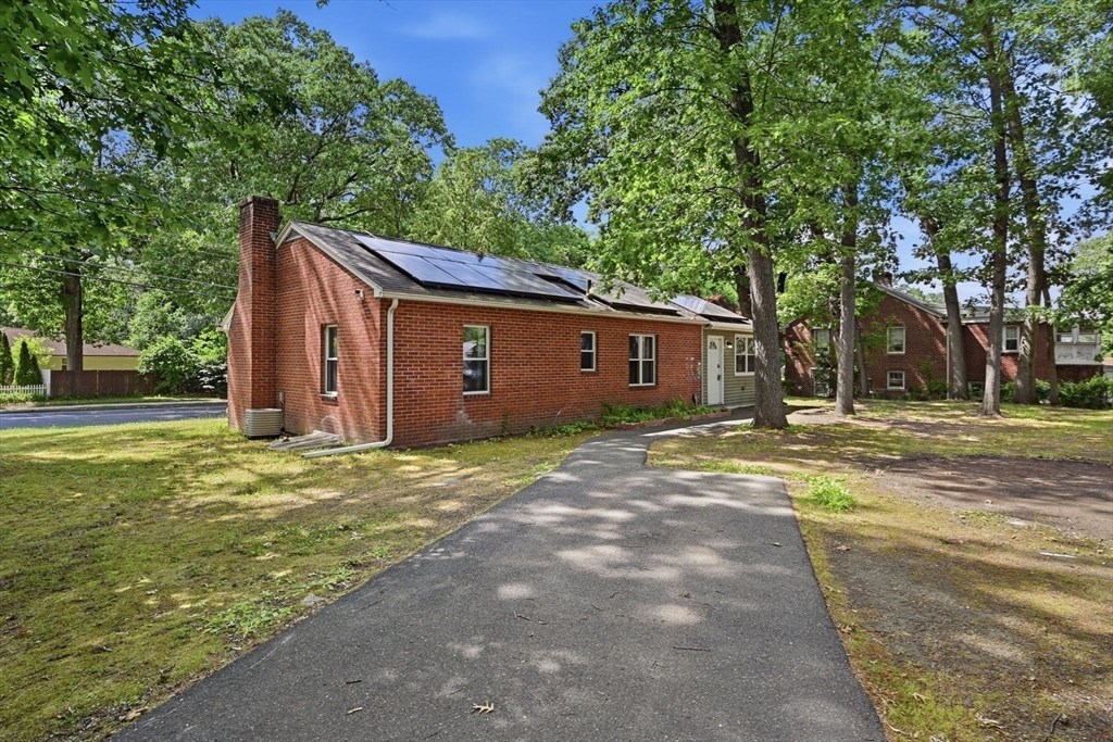 881 Roosevelt Avenue Springfield, MA 01109 - Photo 3 of 35