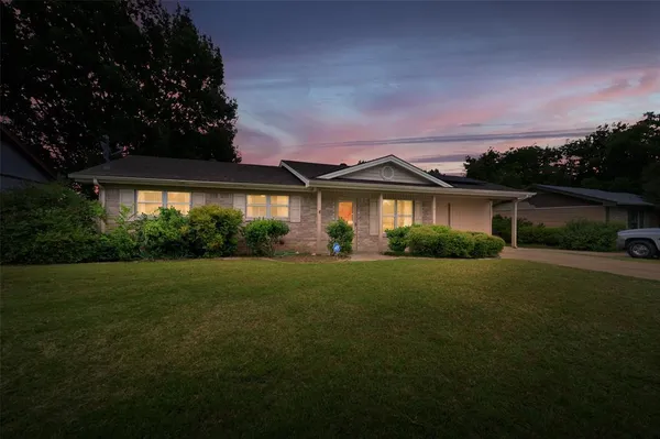 $215,000 | 1119 Chester Street, Cleburne, TX 76033