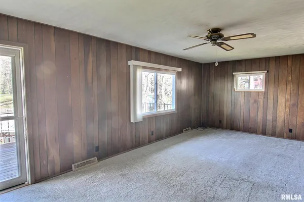 $189,500 | 30336 Sunset Drive, Girard, IL 62640
