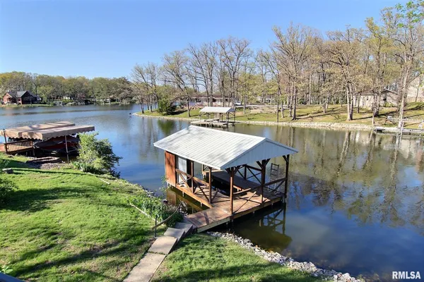 $189,500 | 30336 Sunset Drive, Girard, IL 62640