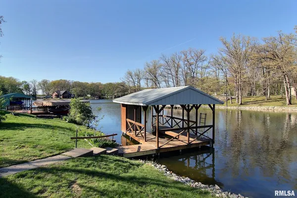 $189,500 | 30336 Sunset Drive, Girard, IL 62640