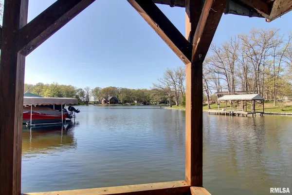 $189,500 | 30336 Sunset Drive, Girard, IL 62640