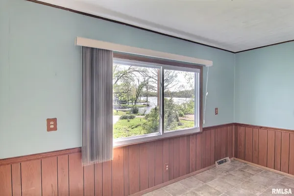 $189,500 | 30336 Sunset Drive, Girard, IL 62640