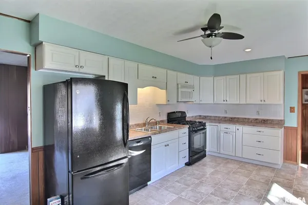 $189,500 | 30336 Sunset Drive, Girard, IL 62640
