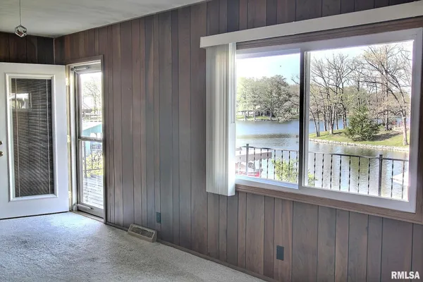 $189,500 | 30336 Sunset Drive, Girard, IL 62640