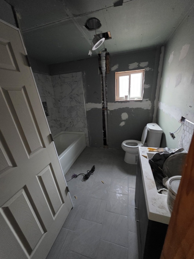 9250 South Ada Street Chicago, IL 60620 - Photo 13 of 16 a living room with furniture