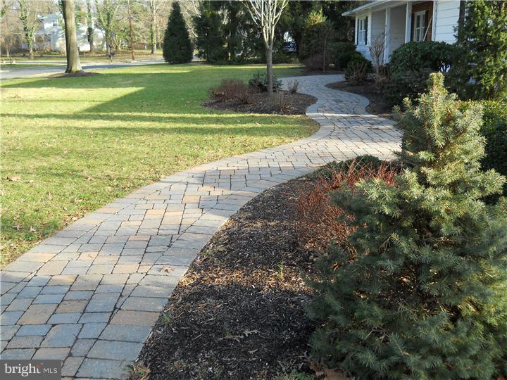 37 Quaker Road West Windsor, NJ 08550 - Photo 2 of 12 Front Yard