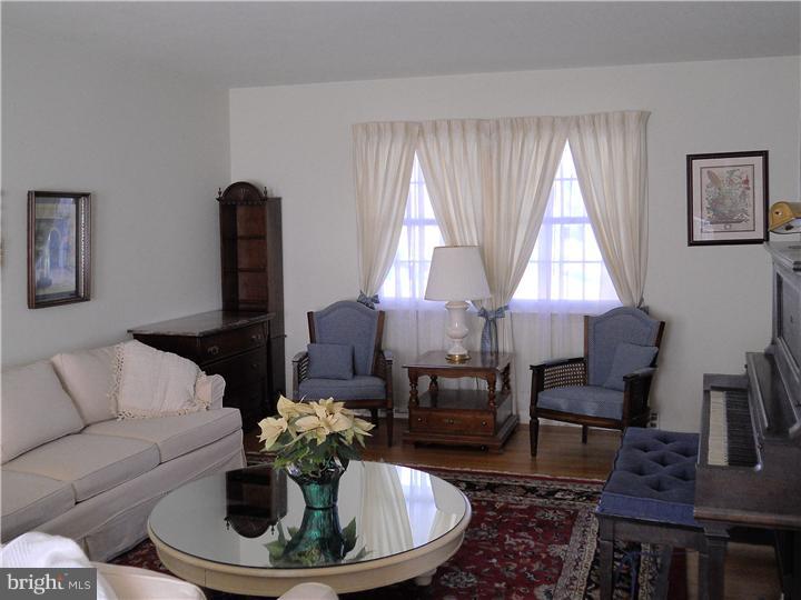37 Quaker Road West Windsor, NJ 08550 - Photo 6 of 12 Living Room