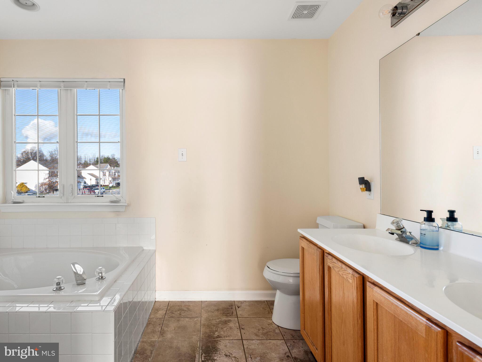427 Winding Stream Road Spring City, PA 19475 - Photo 22 of 26 Main Bath