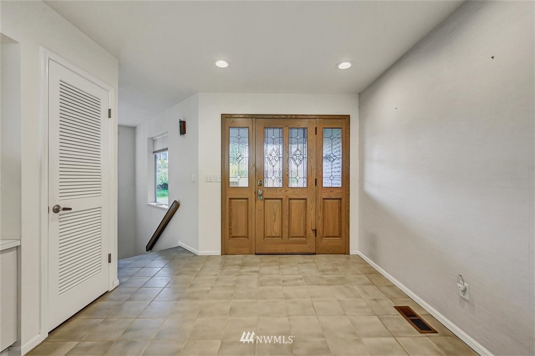 516 View Ridge Drive Everett, WA 98203 - Photo 5 of 40