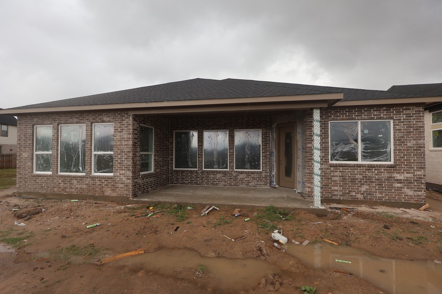 4919 Benton Wds Trail Rosenberg, TX 77471 - Photo 2 of 14 a front view of a house with a garden