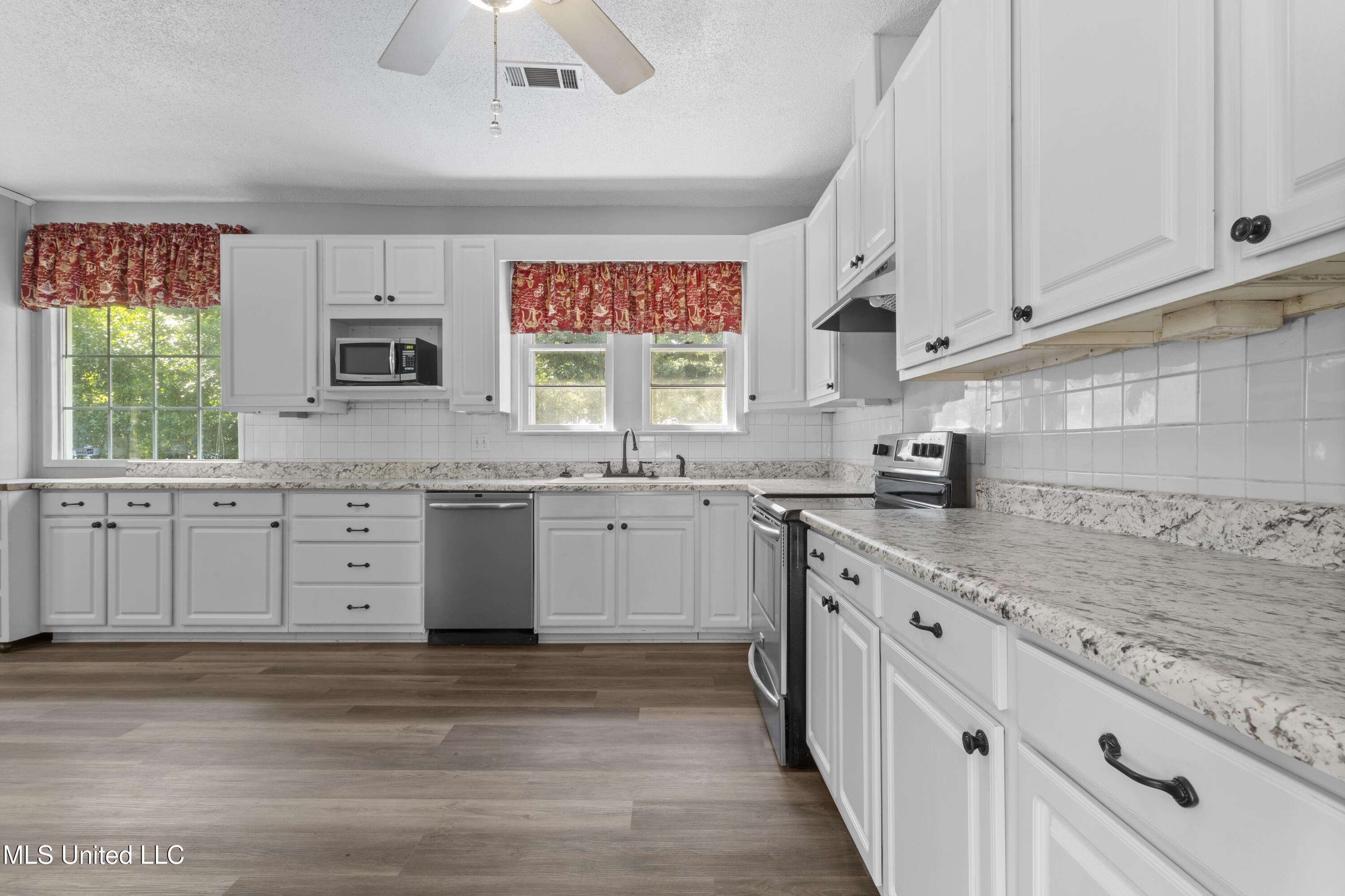 3801 Dantzler Street Moss Point, MS 39563 - Photo 11 of 47 011