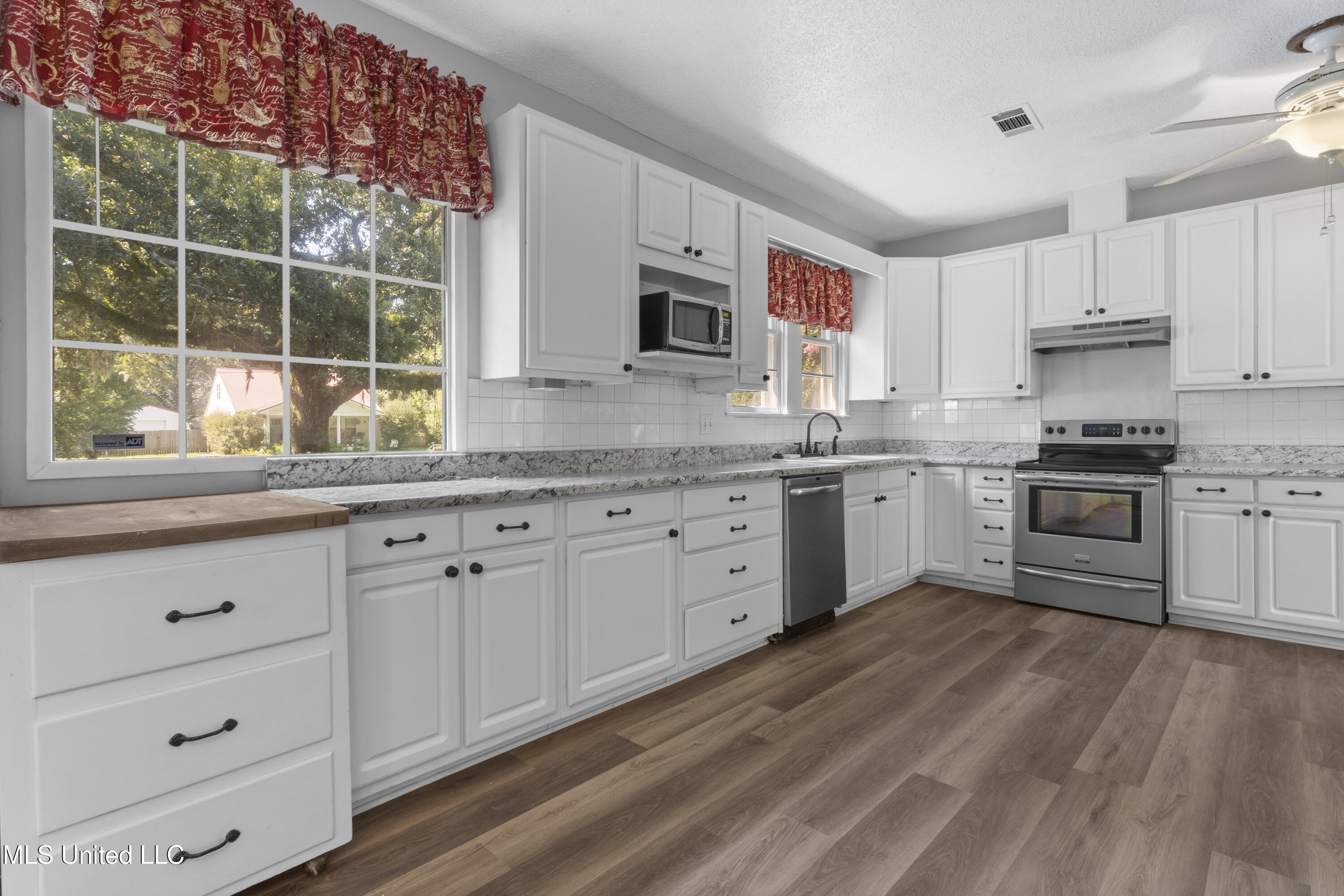 3801 Dantzler Street Moss Point, MS 39563 - Photo 12 of 47 012