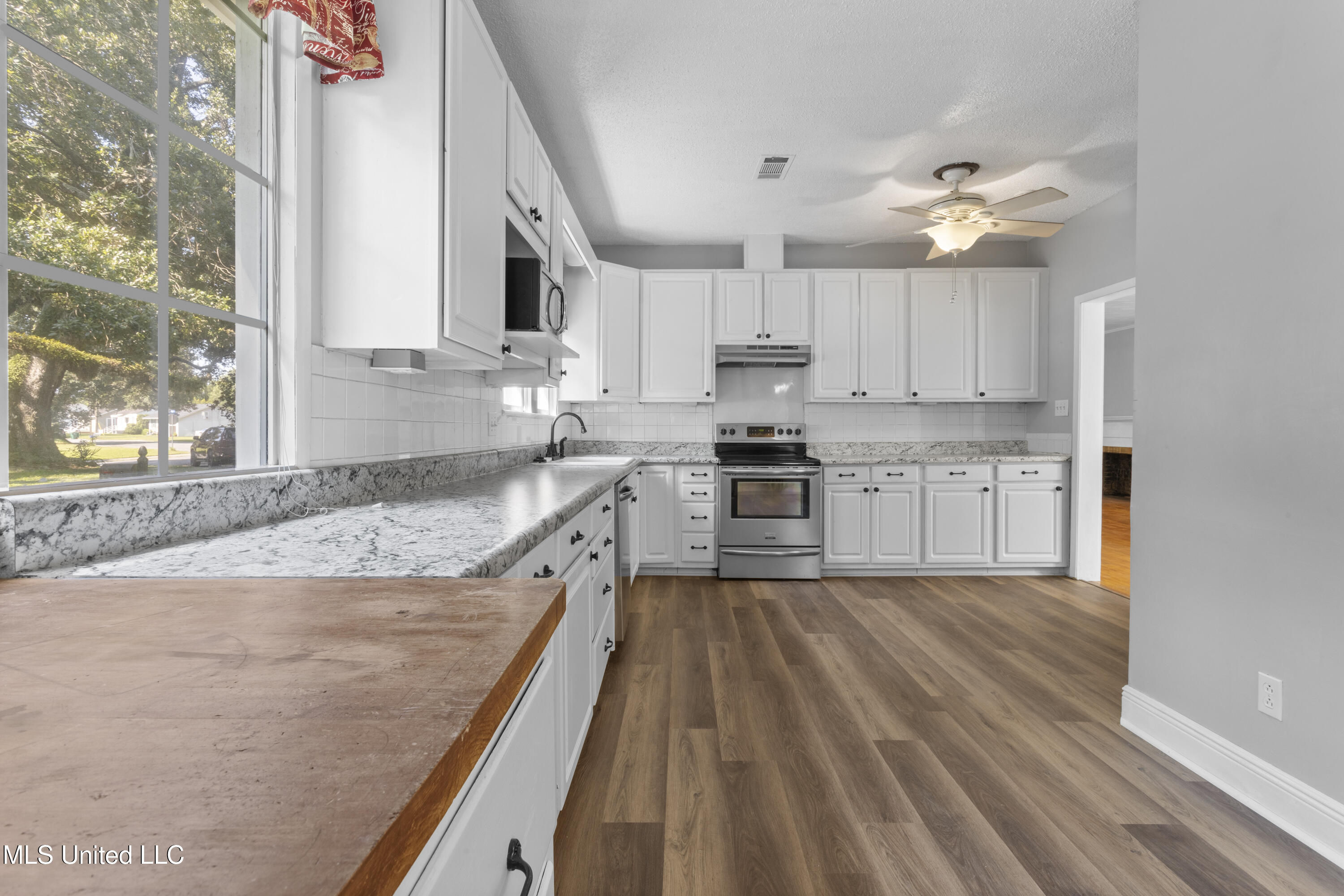 3801 Dantzler Street Moss Point, MS 39563 - Photo 13 of 47 013