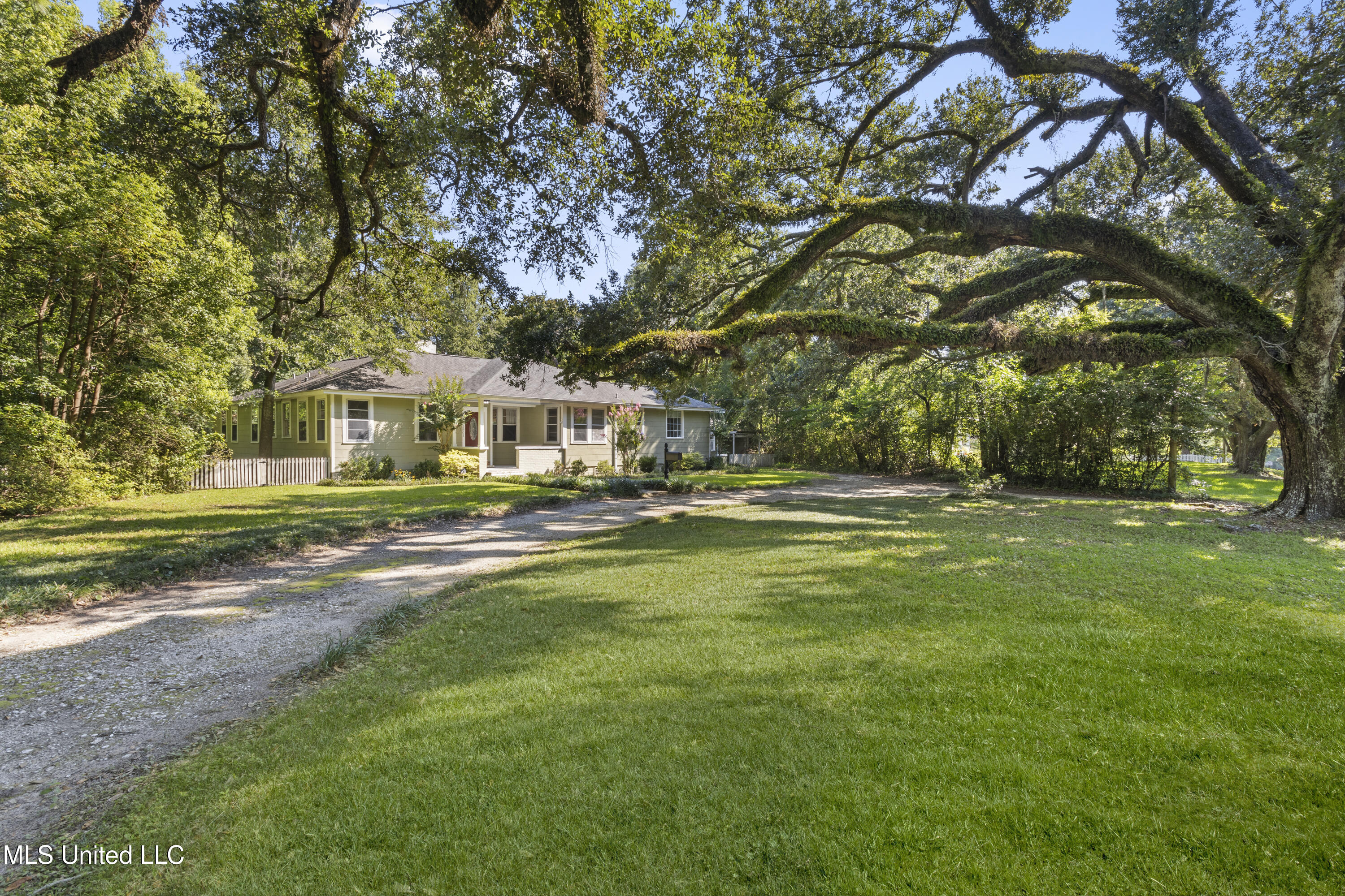 3801 Dantzler Street Moss Point, MS 39563 - Photo 3 of 47 003