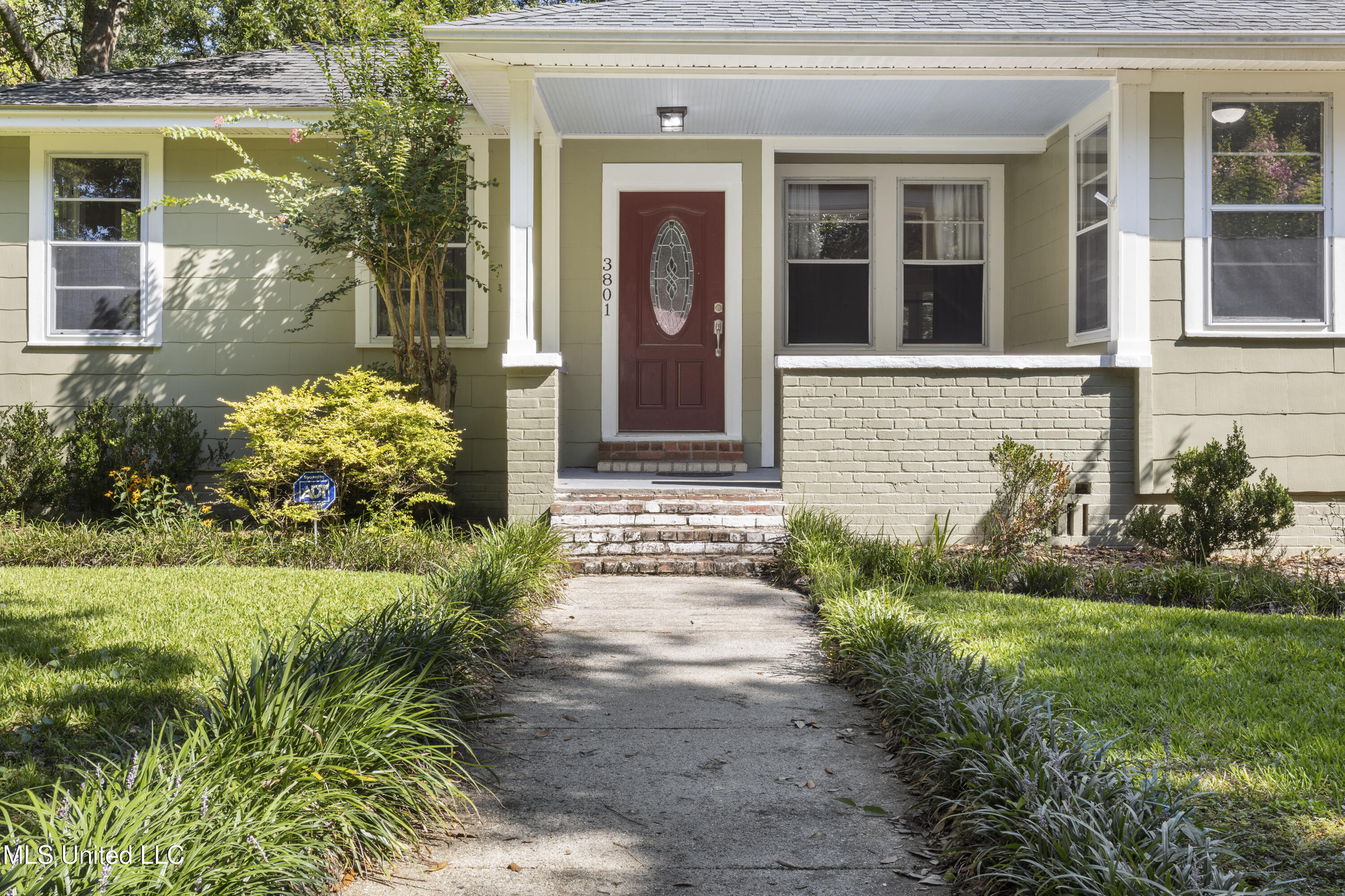 3801 Dantzler Street Moss Point, MS 39563 - Photo 4 of 47 004