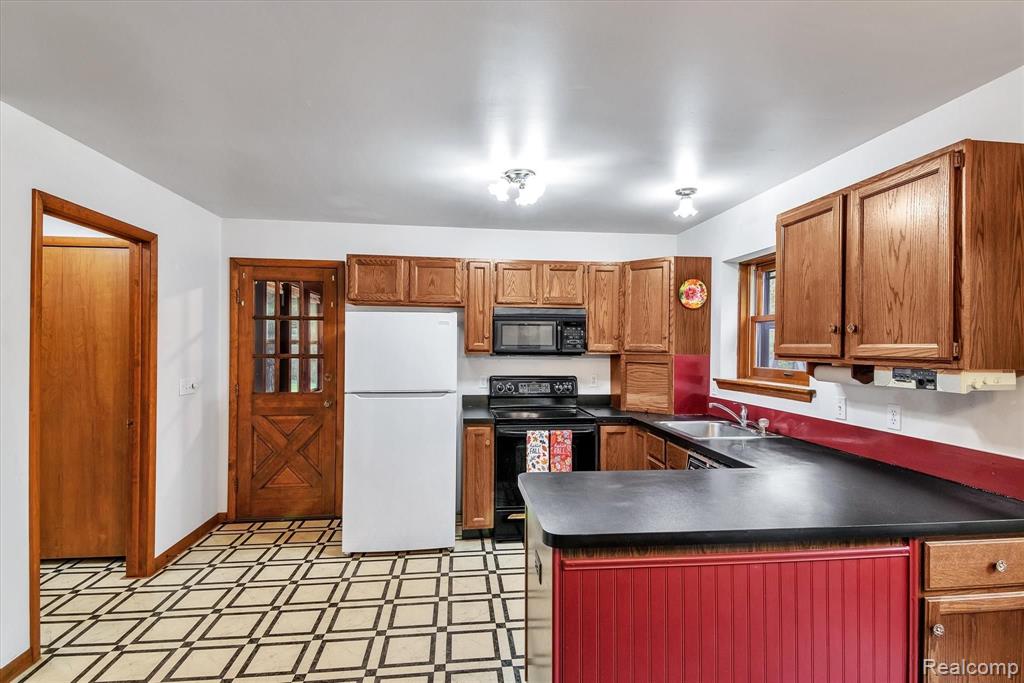 10419 Maple Road Hartland, MI 48353 - Photo 13 of 37