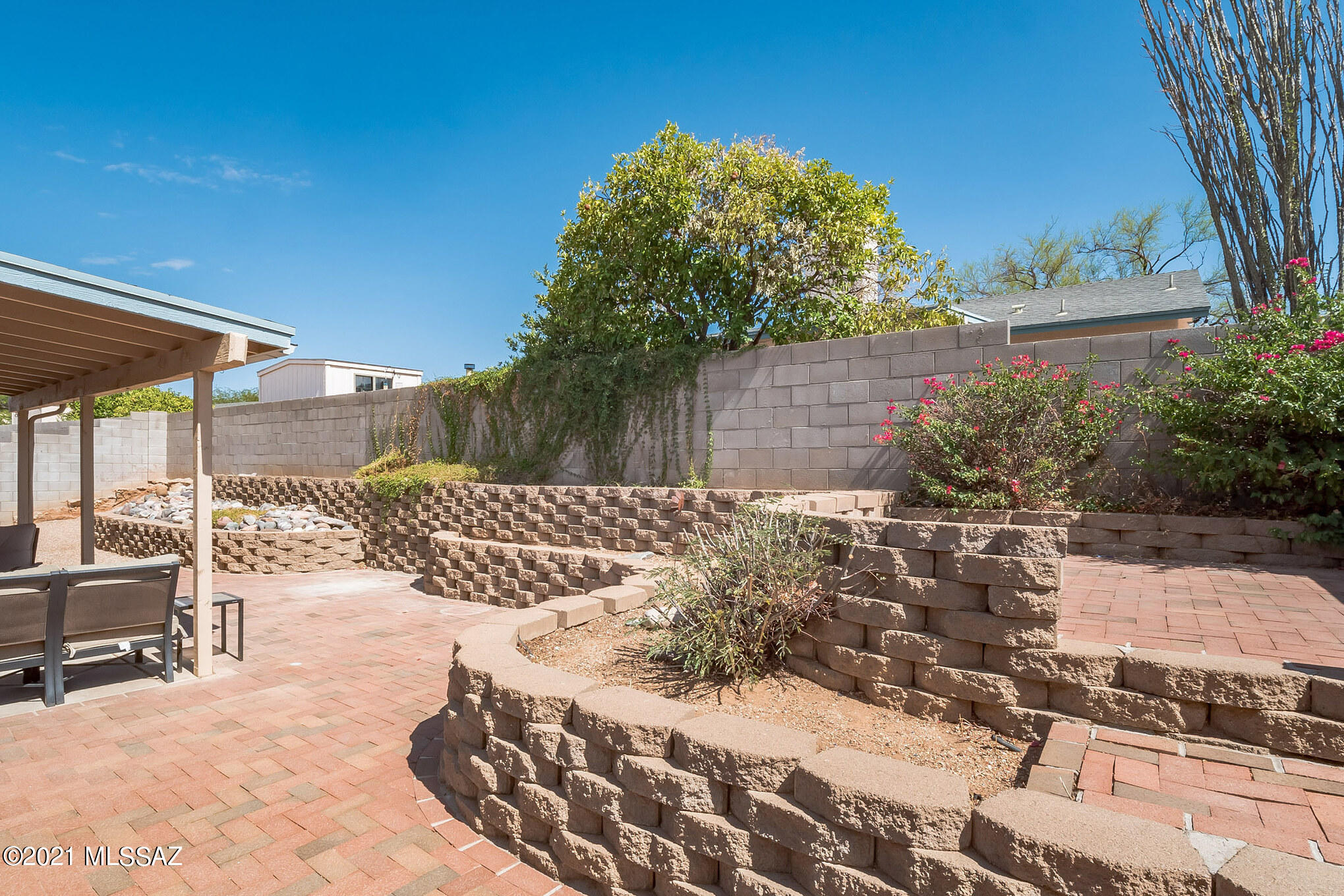 9671 East Azuma Way Tucson, AZ 85747 - Photo 30 of 31 a view of a backyard of the house
