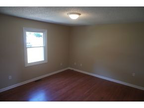 89 Ridgecrest Road Bristol, TN 37620 - Photo 4 of 13 Photo 4