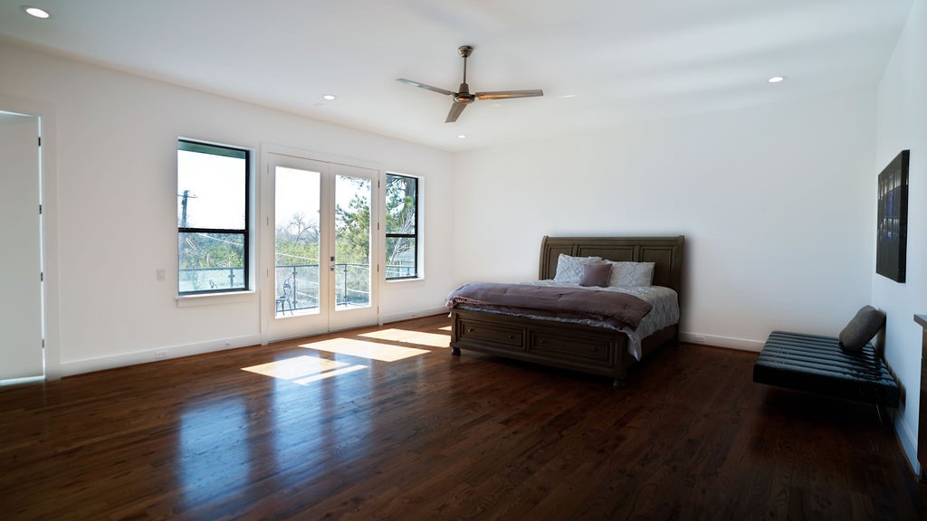 3308 North MacGregor Way Houston, TX 77004 - Photo 33 of 46 The balcony overlooks the backyard, pool and Brays Bayou