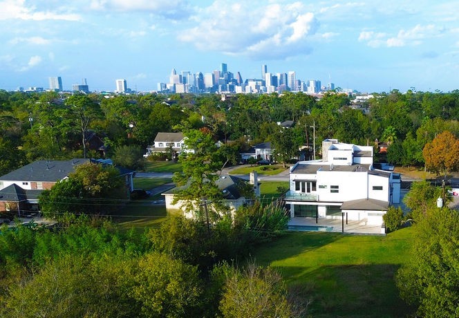 3308 North MacGregor Way Houston, TX 77004 - Photo 46 of 46 View of the large backyard and downtown. Welcome home!