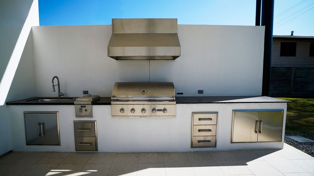 3308 North MacGregor Way Houston, TX 77004 - Photo 5 of 46 Full outdoor kitchen perfect for summer events