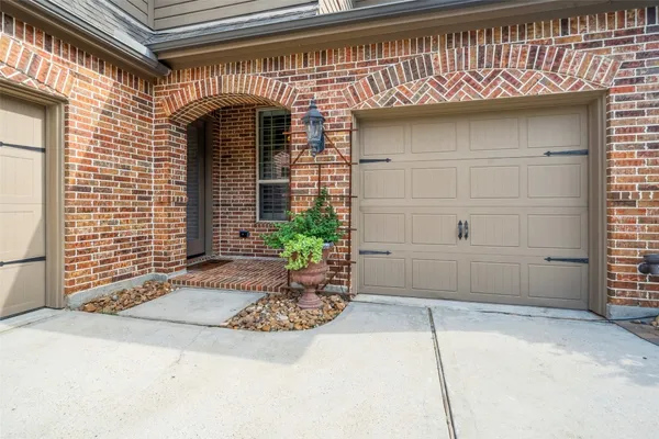 $1,099,000 | 18 Star Iris Place, Tomball, TX 77375