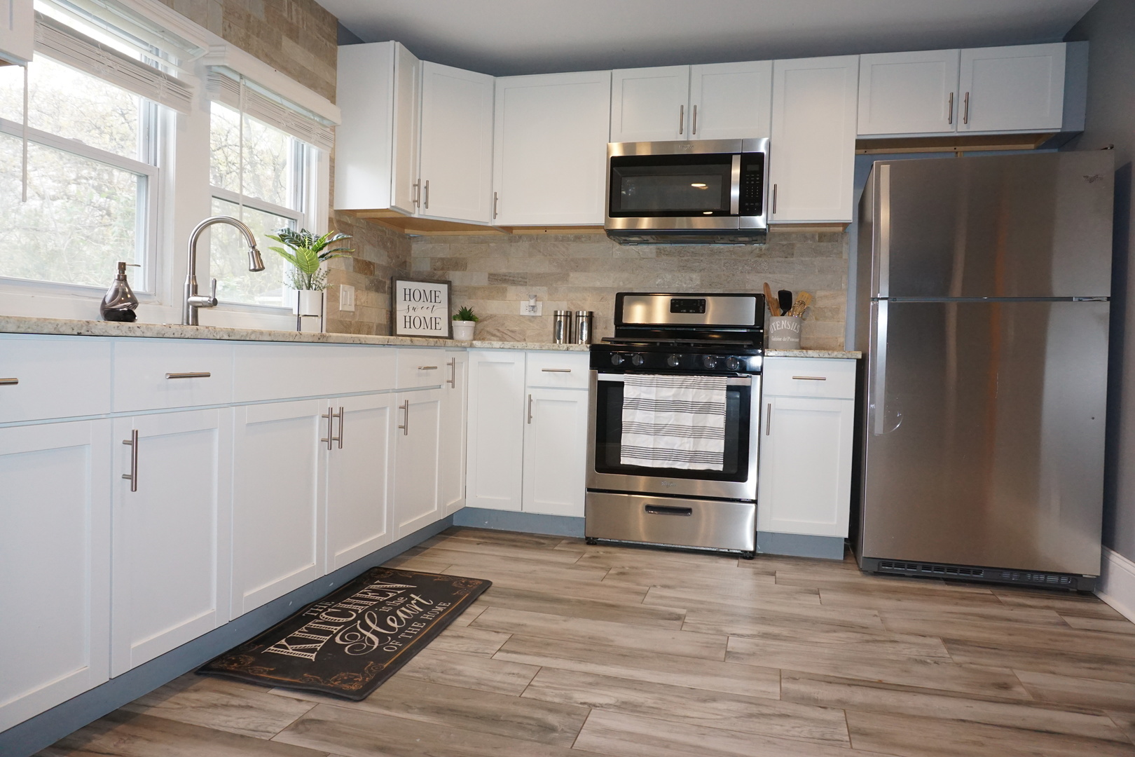 15036 West Russell Road Zion, IL 60099 - Photo 2 of 29