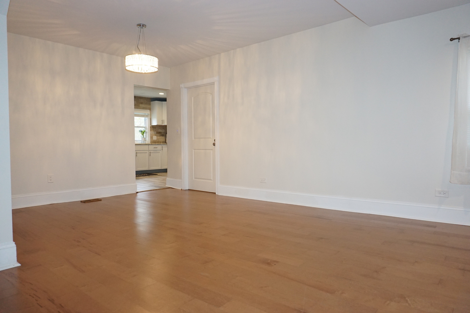 15036 West Russell Road Zion, IL 60099 - Photo 13 of 29