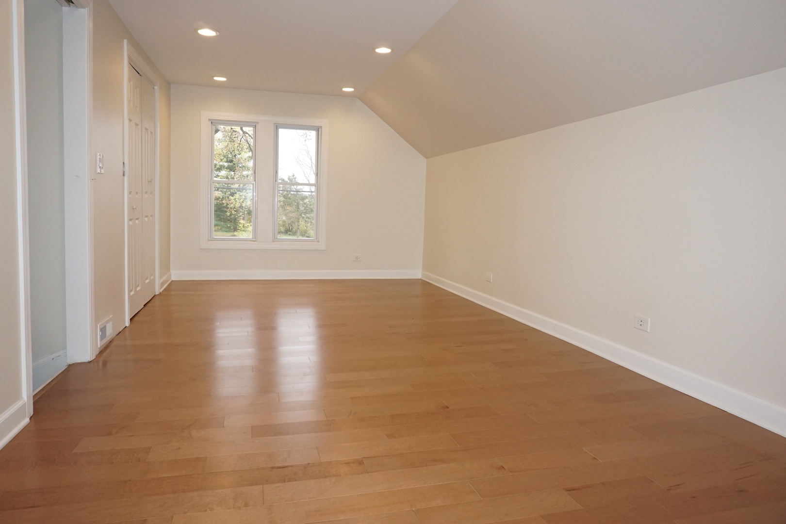 15036 West Russell Road Zion, IL 60099 - Photo 16 of 29