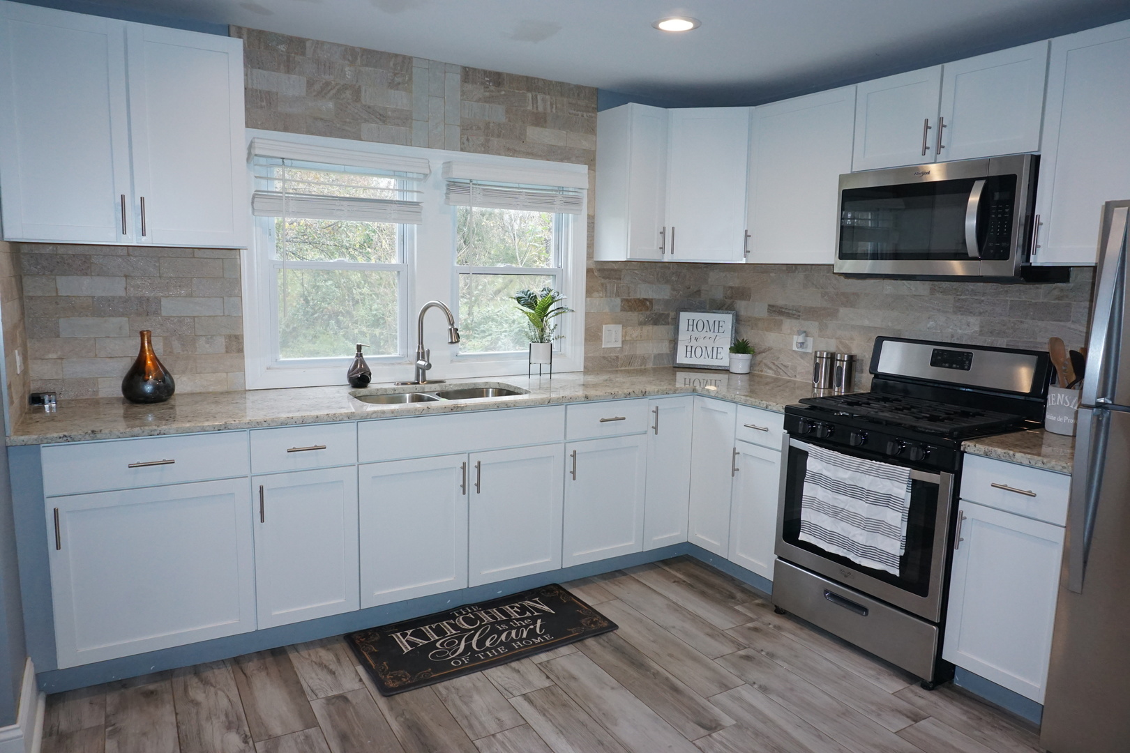 15036 West Russell Road Zion, IL 60099 - Photo 3 of 29