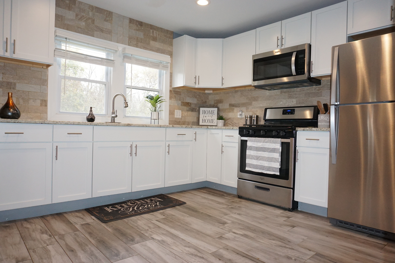 15036 West Russell Road Zion, IL 60099 - Photo 4 of 29