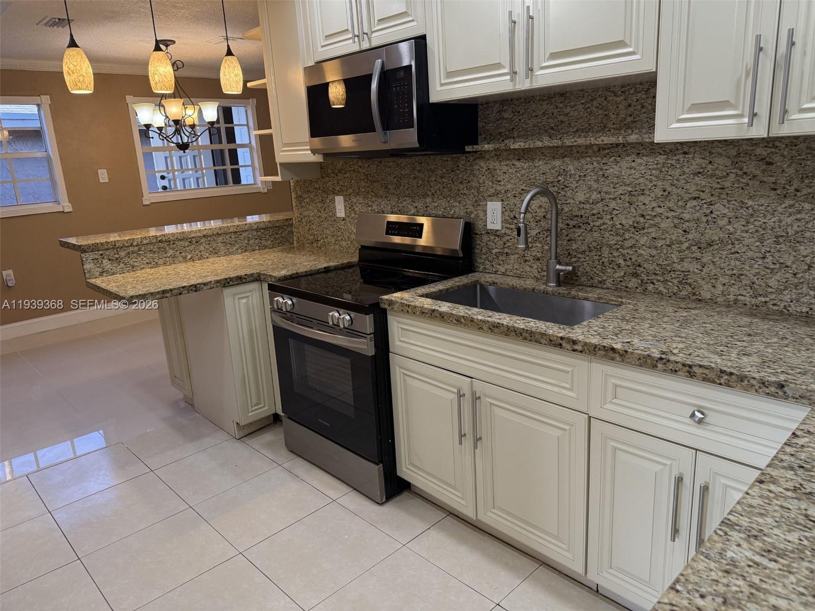 8071 Southwest 24th Place Miramar, FL 33025 - Photo 5 of 18